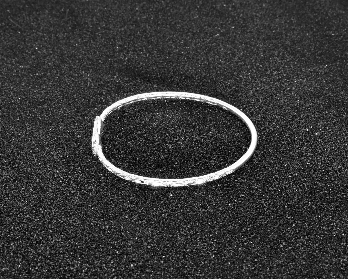 Extra Light Heart Bangle with Calypso Pattern