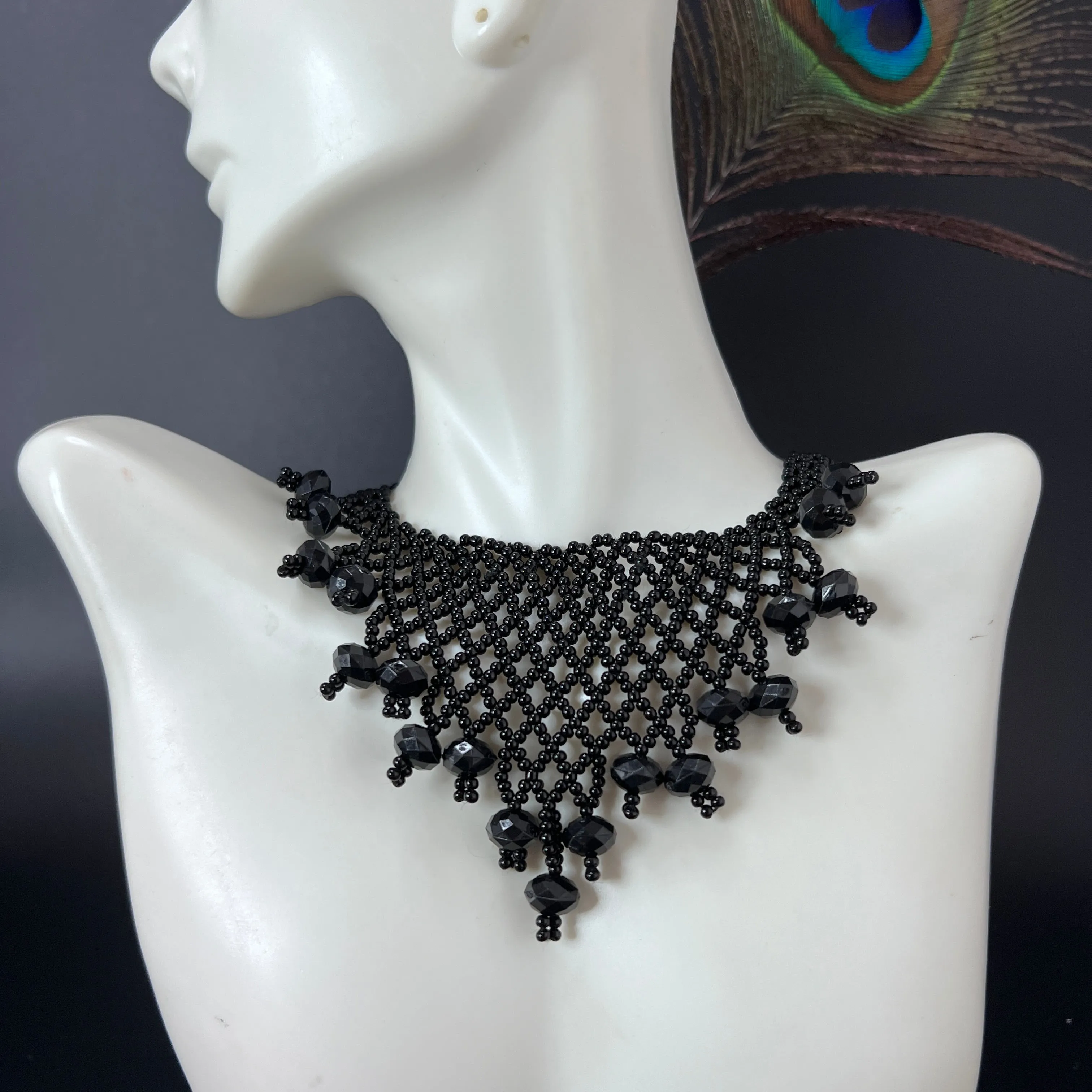 Knight Triangle Net Choker