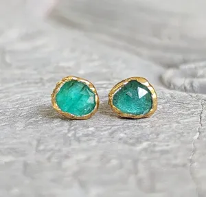 Natural Emerald stud earrings in 18k Gold