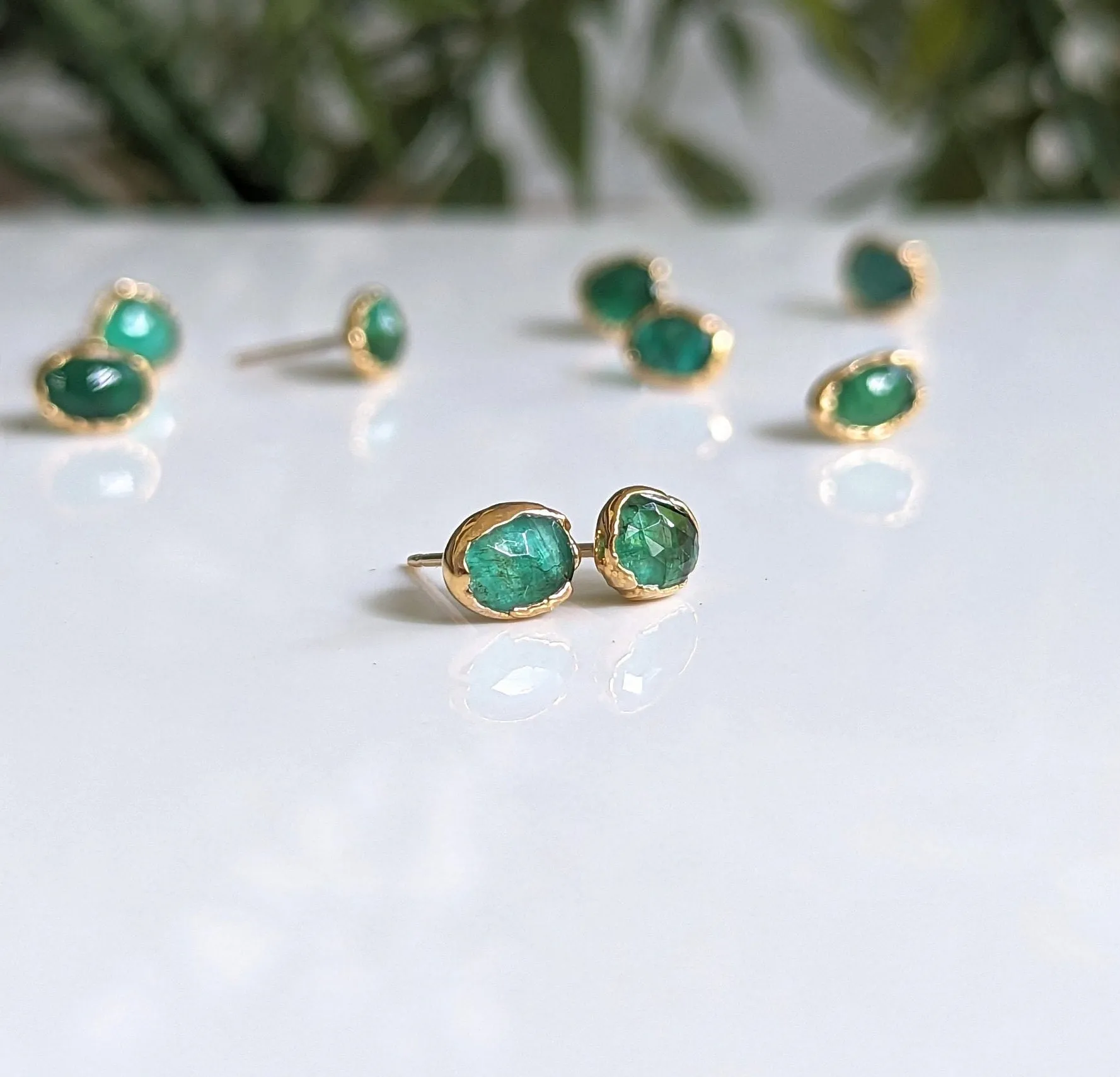 Natural Emerald stud earrings in 18k Gold