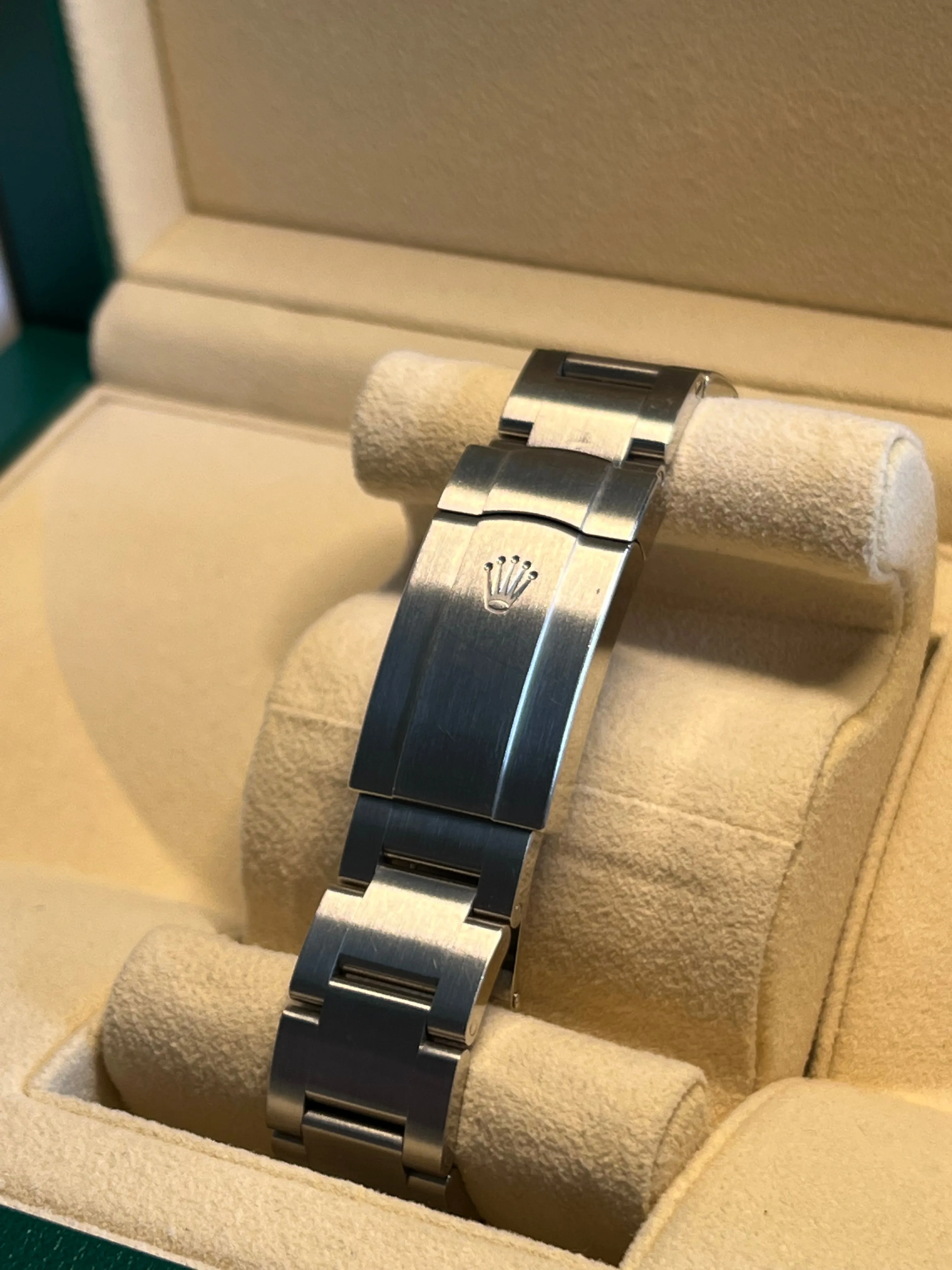 Rolex - Pre-owned Oyster Perpetual 41mm Coral Red Dial 124300