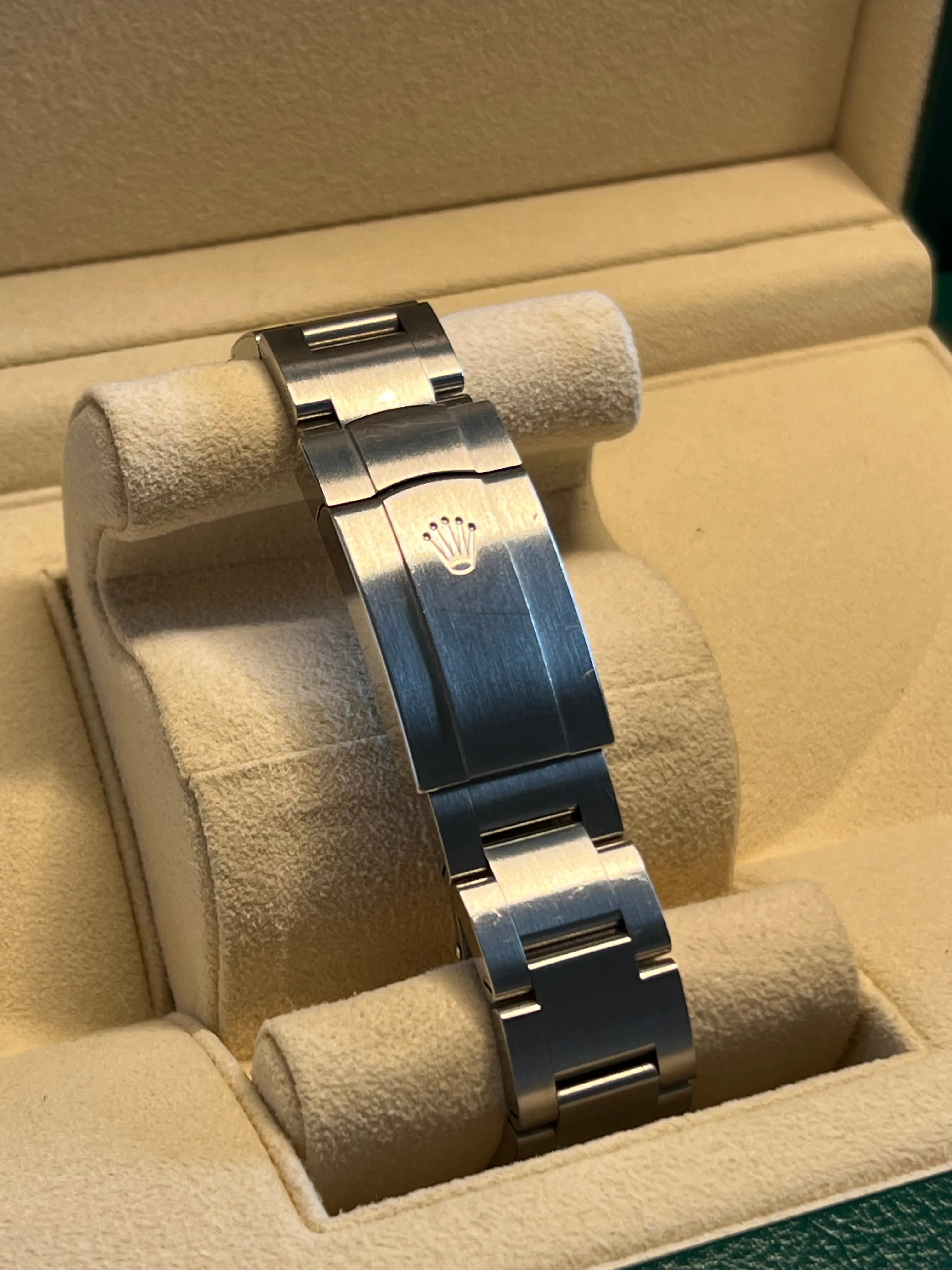 Rolex - Pre-owned Oyster Perpetual 41mm Coral Red Dial 124300