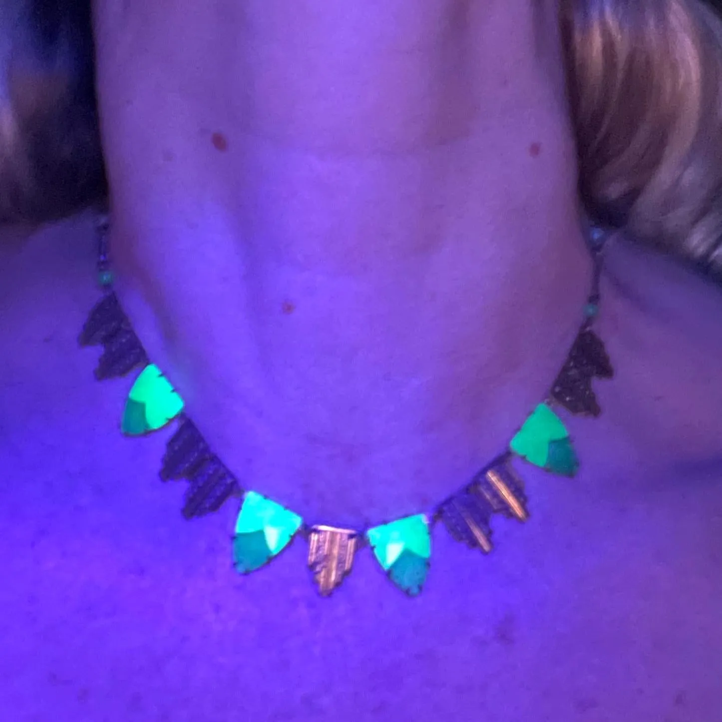 Vintage uranium & emerald green moulded Vauxhall glass Art Deco geometric design necklace, set in antique gold tone, unusual UV mirror glass