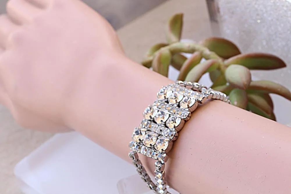 WHITE BANGLE BRACELET